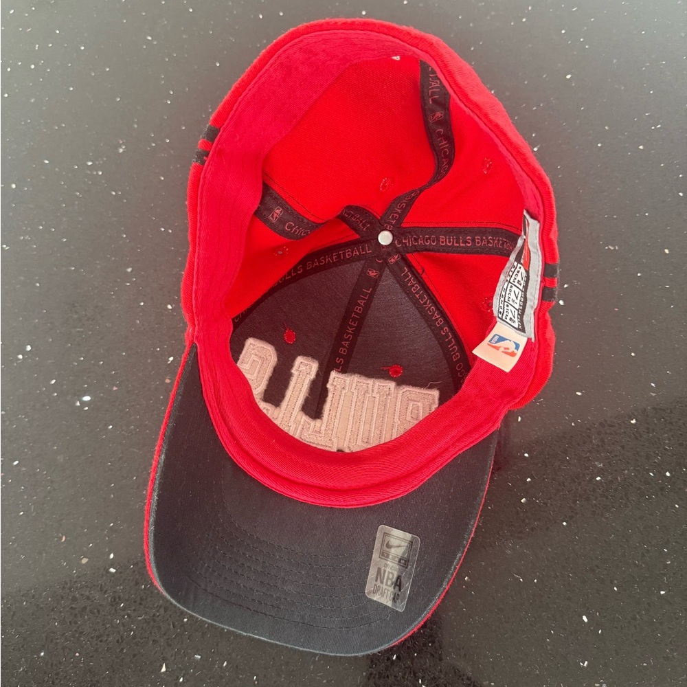 Officially NBA Chicago Bulls Draft Hat - Picture 4 of 8